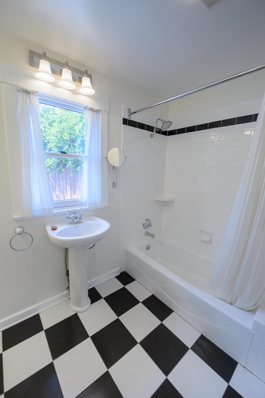 Bedroom 2 en-suite 
